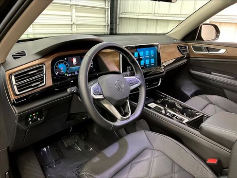 Certified 2026 Volkswagen Atlas SE w/ Panoramic Sunroof Package AWD/4WD image 16