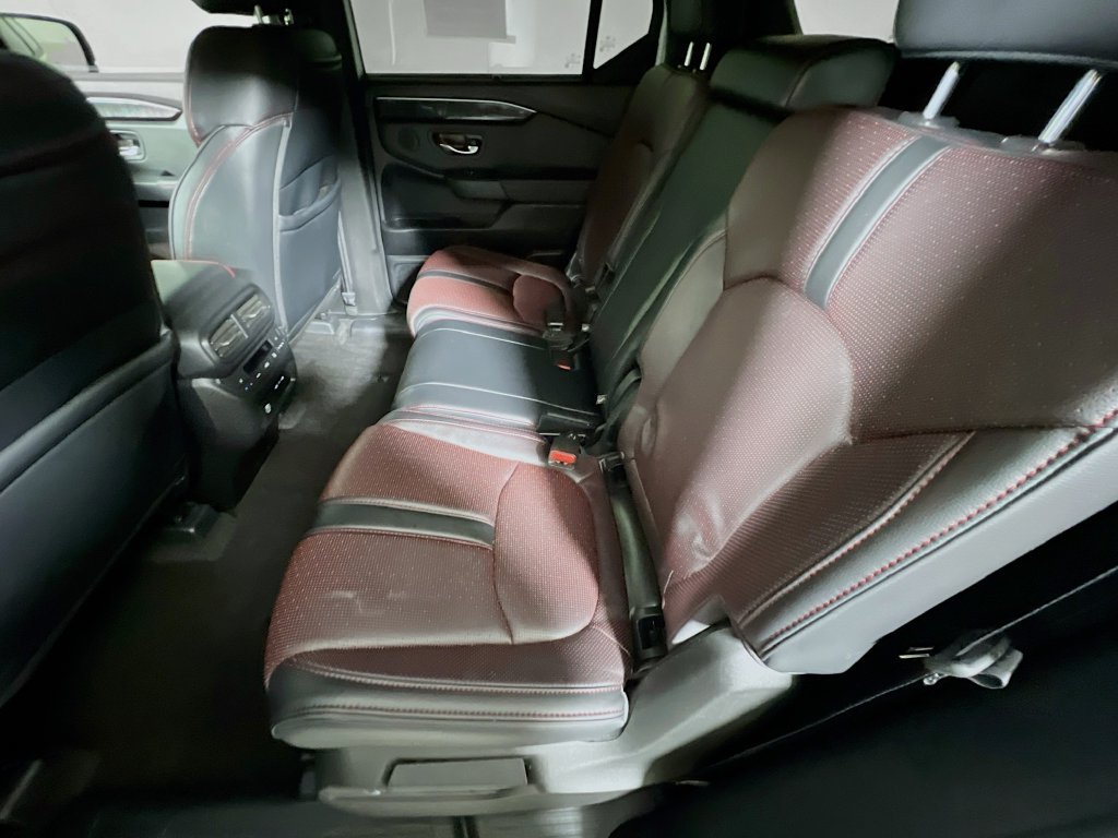 Used 2025 Honda Pilot Black Edition image 22