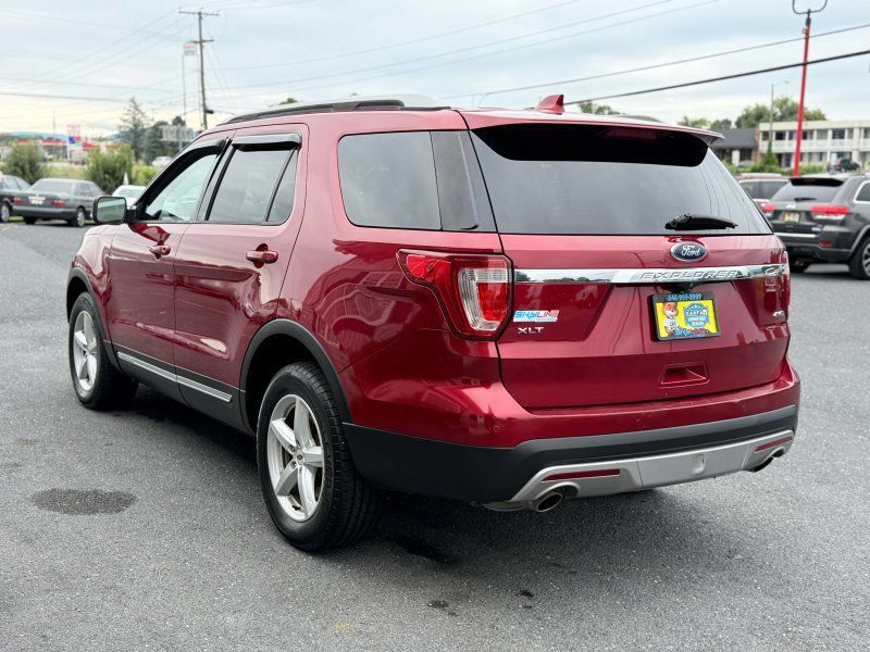 Used 2017 Ford Explorer XLT w/ Equipment Group 202A AWD/4WD image 8
