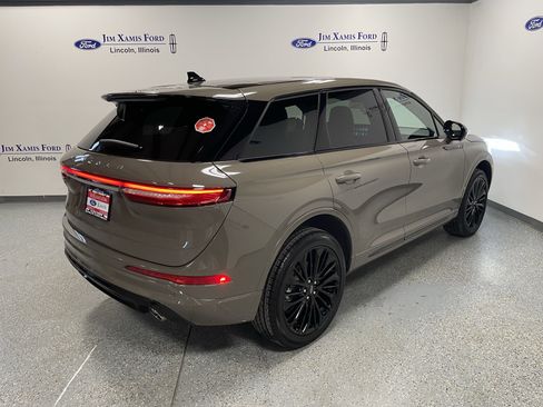 Used 2025 Lincoln Corsair AWD w/ Equipment Group 101A image 6