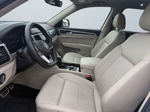 Used 2023 Volkswagen Atlas SEL R-Line image 9