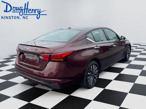 Used 2024 Nissan Altima 2.5 SV FWD image 5