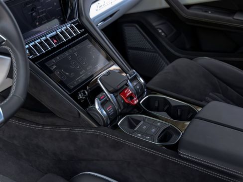 Used 2024 Lamborghini Urus S AWD/4WD image 45