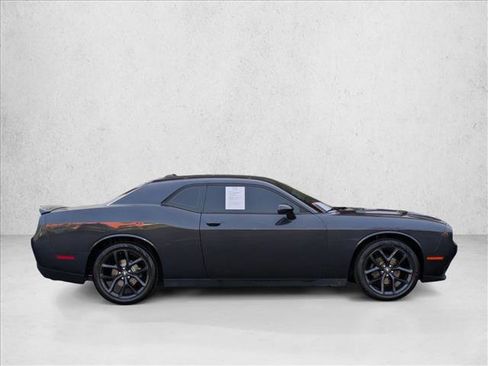 Used 2019 Dodge Challenger SXT image 4