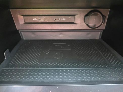 Used 2022 Volkswagen Tiguan SE AWD/4WD image 26