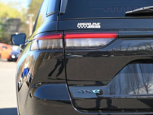 Used 2023 Jeep Grand Cherokee 30th Anniversary AWD/4WD image 15