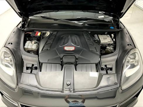 Used 2019 Porsche Cayenne Turbo AWD/4WD image 35