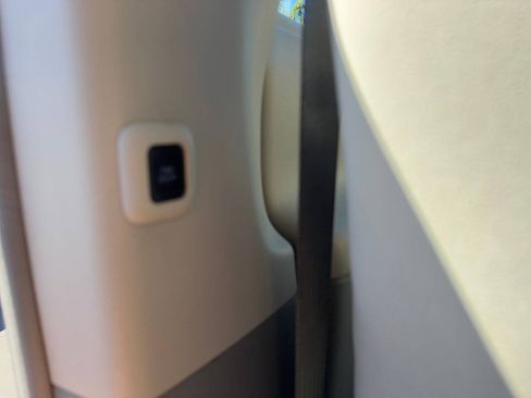 Used 2011 Toyota Sienna XLE FWD image 22