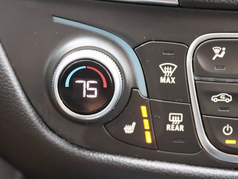 Used 2021 Chevrolet Equinox LT image 23