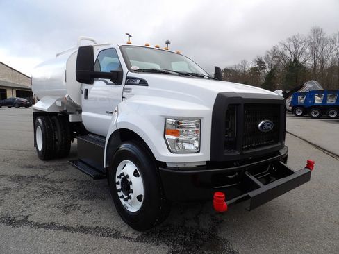 Used 2023 Ford F750 2WD Regular Cab Super Duty image 11