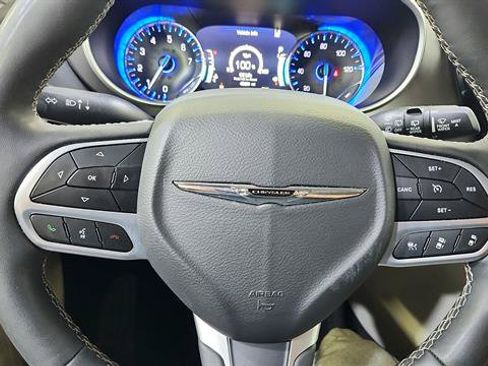 Used 2024 Chrysler Pacifica Touring-L FWD image 14