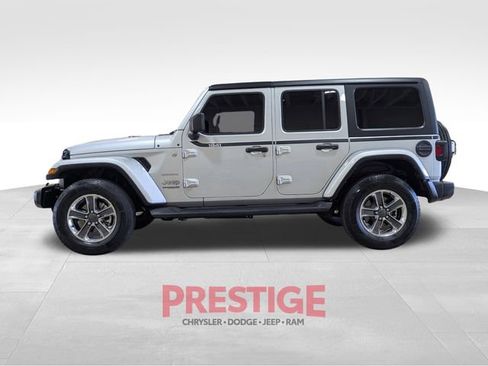 Used 2022 Jeep Wrangler Unlimited Sahara image 13