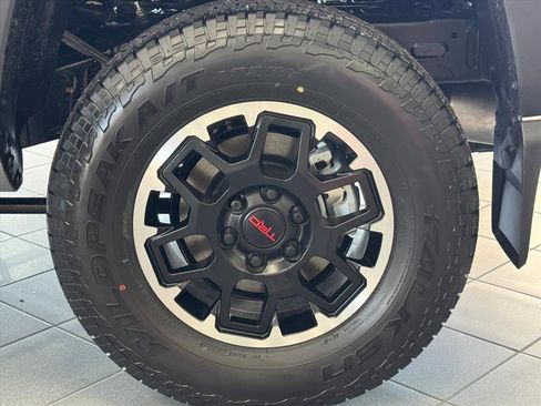 New 2025 Toyota Tacoma TRD Off-Road image 4
