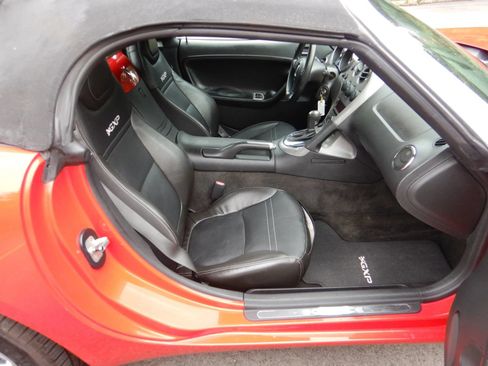 Used 2009 Pontiac Solstice GXP w/ Premium Package RWD image 18