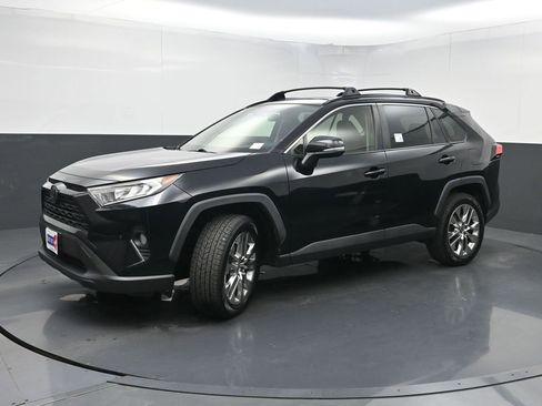Used 2019 Toyota RAV4 XLE Premium w/ Cold Weather Package AWD/4WD image 23