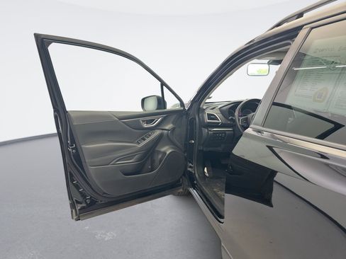 Used 2023 Subaru Forester Premium AWD/4WD image 9