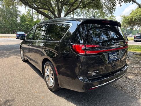 Used 2021 Chrysler Pacifica Touring-L w/ Premium & Safety Sphere Group FWD image 3