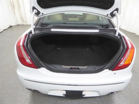 Used 2013 Jaguar XJ AWD image 32