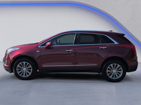 Used 2017 Cadillac XT5 Luxury w/ Driver Awareness Package FWD image 3