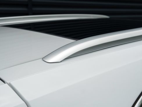 Certified 2024 Porsche Cayenne AWD/4WD image 17