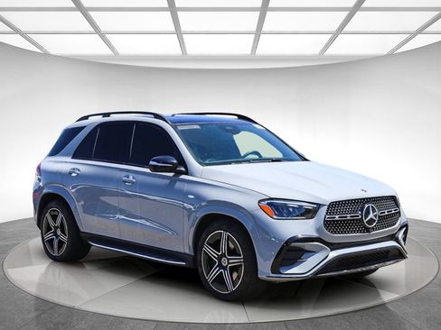 Used 2025 Mercedes-Benz GLE 450e 4MATIC w/ AMG Line Exterior image 4