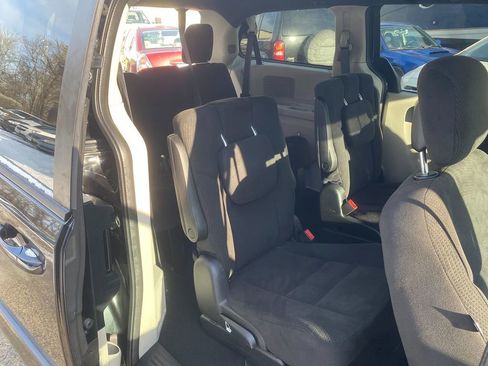 Used 2016 Dodge Grand Caravan SE image 25