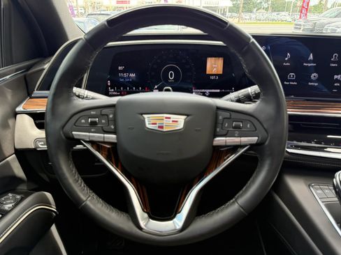 Used 2024 Cadillac Escalade Premium Luxury AWD/4WD image 7