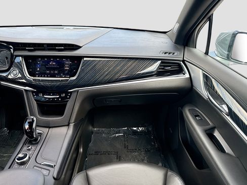 Used 2024 Cadillac XT6 Premium Luxury FWD image 19