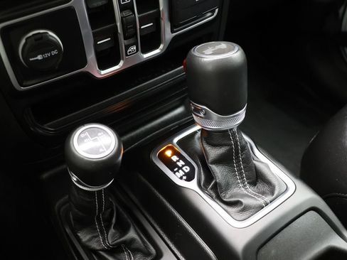 Used 2023 Jeep Wrangler Unlimited Sahara w/ Cold Weather Group AWD/4WD image 25