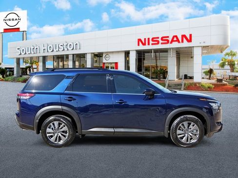 New 2025 Nissan Pathfinder SV w/ Cargo Package image 5