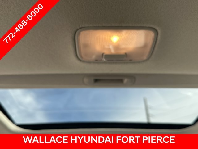Used 2025 Hyundai Venue SEL FWD image 15
