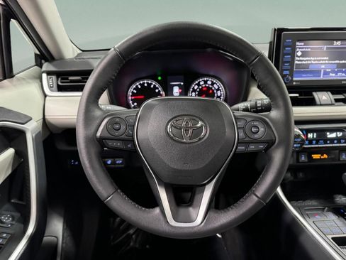 Used 2022 Toyota RAV4 XLE image 13