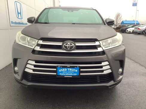 Used 2019 Toyota Highlander XLE image 9
