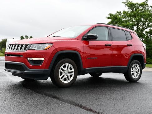 Used 2018 Jeep Compass Sport AWD/4WD image 3