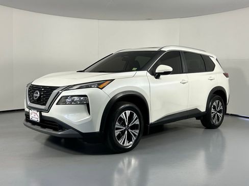 Used 2023 Nissan Rogue SV w/ SV Premium Package image 3