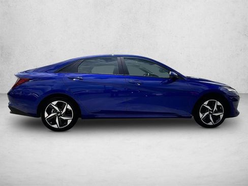 Used 2023 Hyundai Elantra SEL w/ Convenience Package FWD image 5