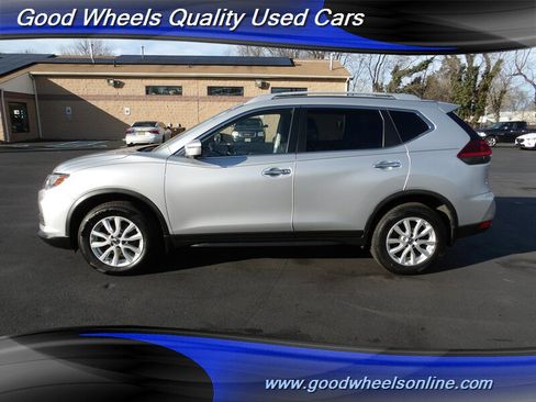 Used 2018 Nissan Rogue SV w/ Sun & Sound Touring Package image 7