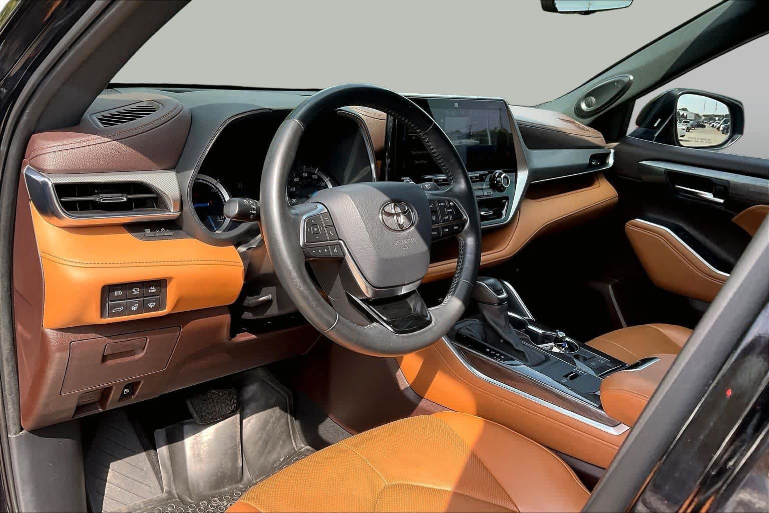 Used 2021 Toyota Highlander Platinum AWD/4WD image 18