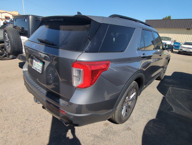 Used 2023 Ford Explorer XLT w/ Equipment Group 202A RWD image 3