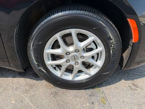 Used 2025 Chrysler Pacifica Select FWD image 14