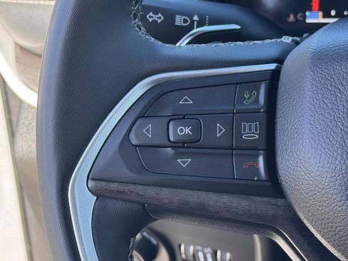 Used 2023 Jeep Grand Cherokee Limited image 22