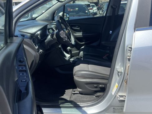 Used 2018 Chevrolet Trax LT w/ LT Convenience Package AWD/4WD image 12