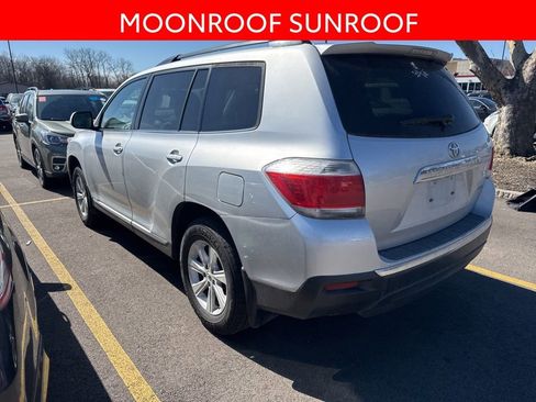 Used 2012 Toyota Highlander SE w/ Tow Pkg image 4