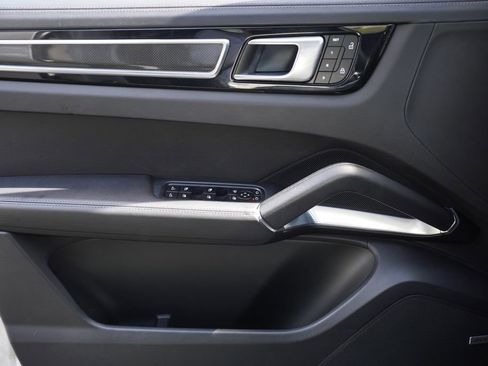 Used 2022 Porsche Cayenne Turbo image 36