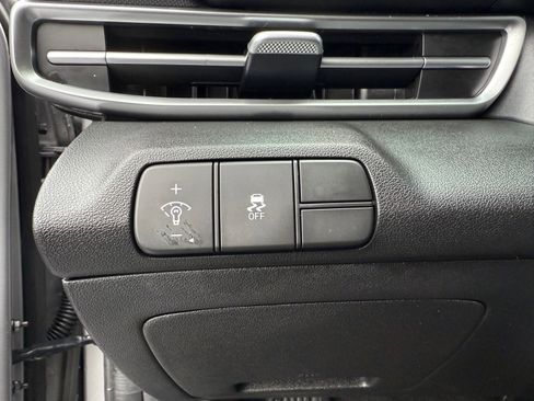 Used 2025 Hyundai Elantra SEL image 19