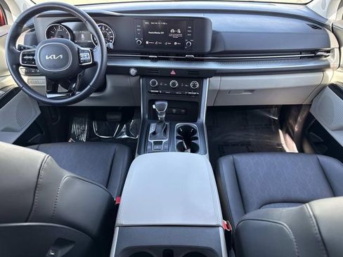 Used 2024 Kia Carnival LX FWD image 17
