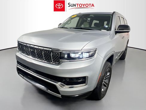 Used 2023 Jeep Grand Wagoneer Base image 9