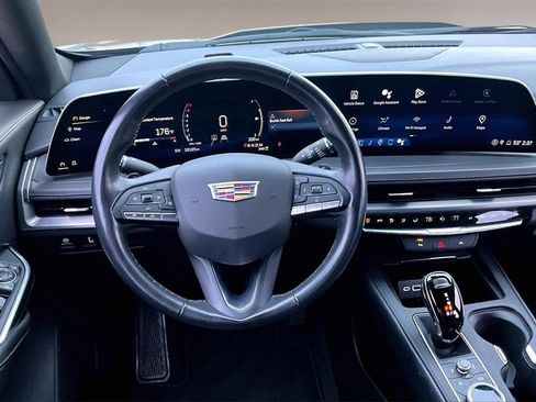 Used 2024 Cadillac XT4 Premium Luxury image 5