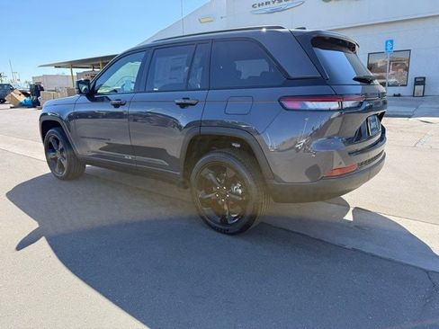 New 2025 Jeep Grand Cherokee Altitude image 4