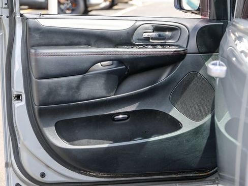 Used 2019 Dodge Grand Caravan GT FWD image 4